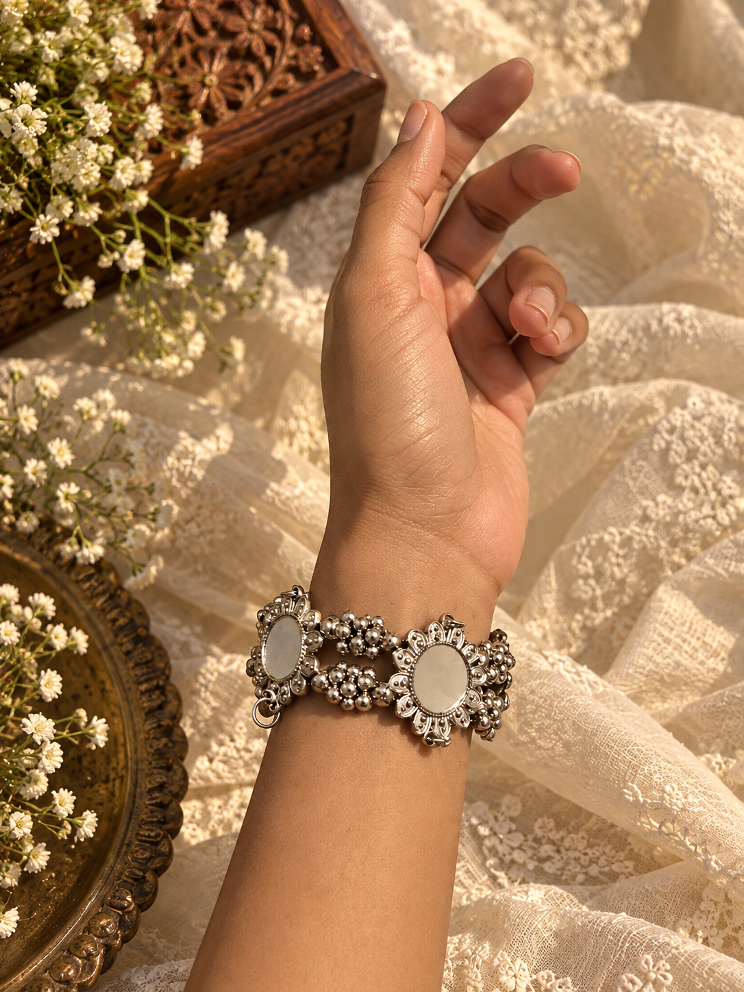 Floral Medallion Kada, kadas